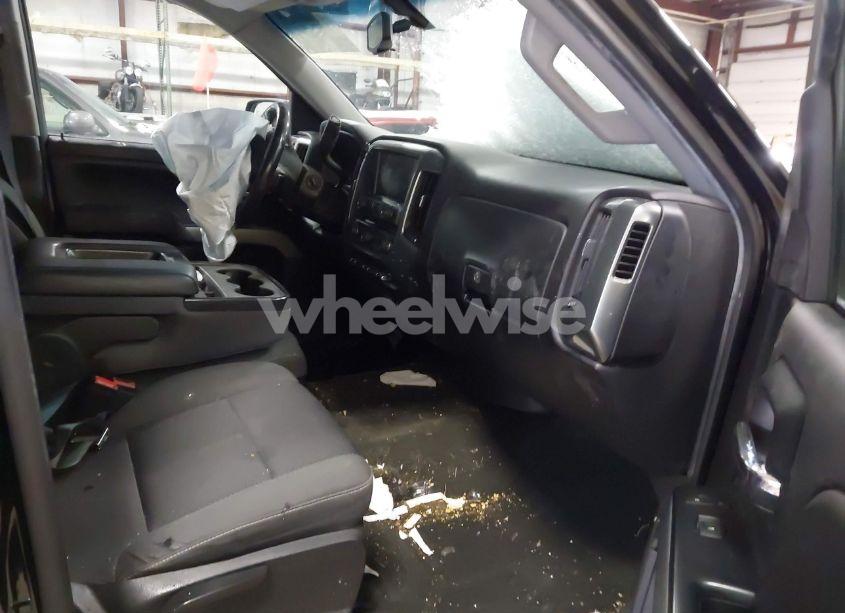 Photo 5 of 2018 Chevrolet Silverado 1500 2LT (VIN 3GCUKREC2JG178119)