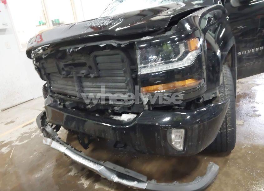 Photo 6 of 2018 Chevrolet Silverado 1500 2LT (VIN 3GCUKREC2JG178119)