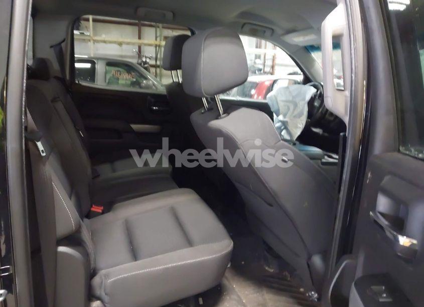 Photo 8 of 2018 Chevrolet Silverado 1500 2LT (VIN 3GCUKREC2JG178119)