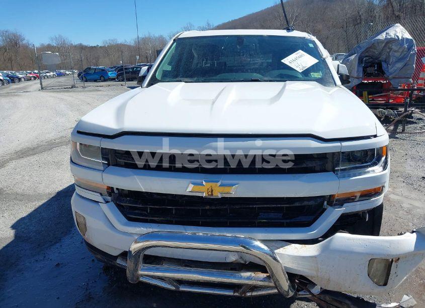 Photo 12 of 2018 Chevrolet Silverado 1500 2LT (VIN 3GCUKREC2JG220546)