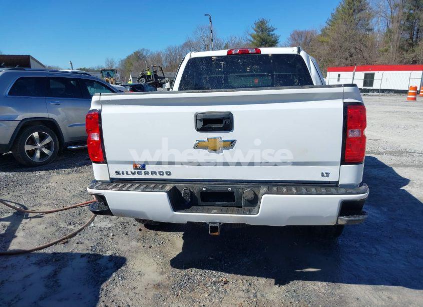 Photo 16 of 2018 Chevrolet Silverado 1500 2LT (VIN 3GCUKREC2JG220546)