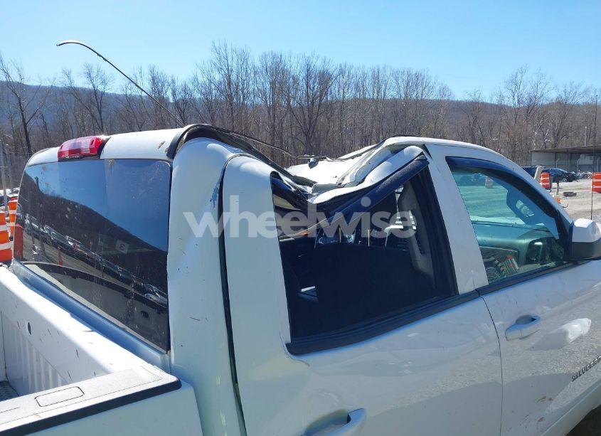 Photo 19 of 2018 Chevrolet Silverado 1500 2LT (VIN 3GCUKREC2JG220546)