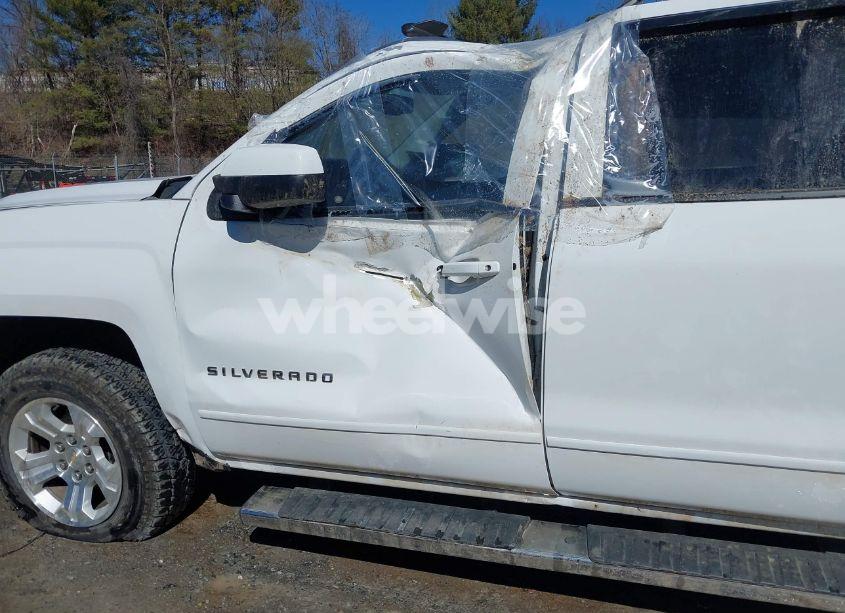 Photo 20 of 2018 Chevrolet Silverado 1500 2LT (VIN 3GCUKREC2JG220546)