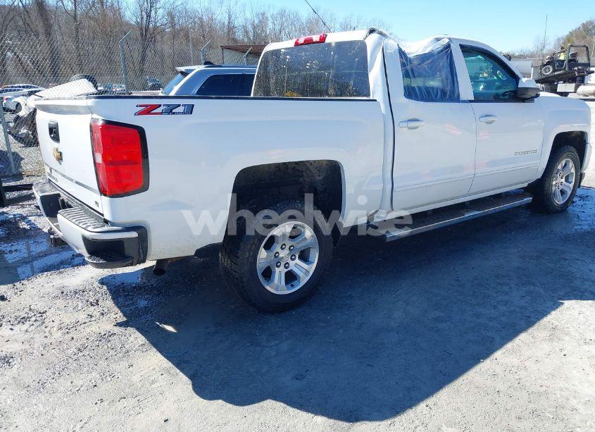 Photo 4 of 2018 Chevrolet Silverado 1500 2LT (VIN 3GCUKREC2JG220546)