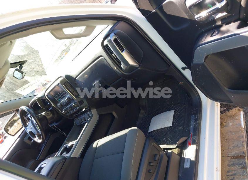 Photo 5 of 2018 Chevrolet Silverado 1500 2LT (VIN 3GCUKREC2JG220546)