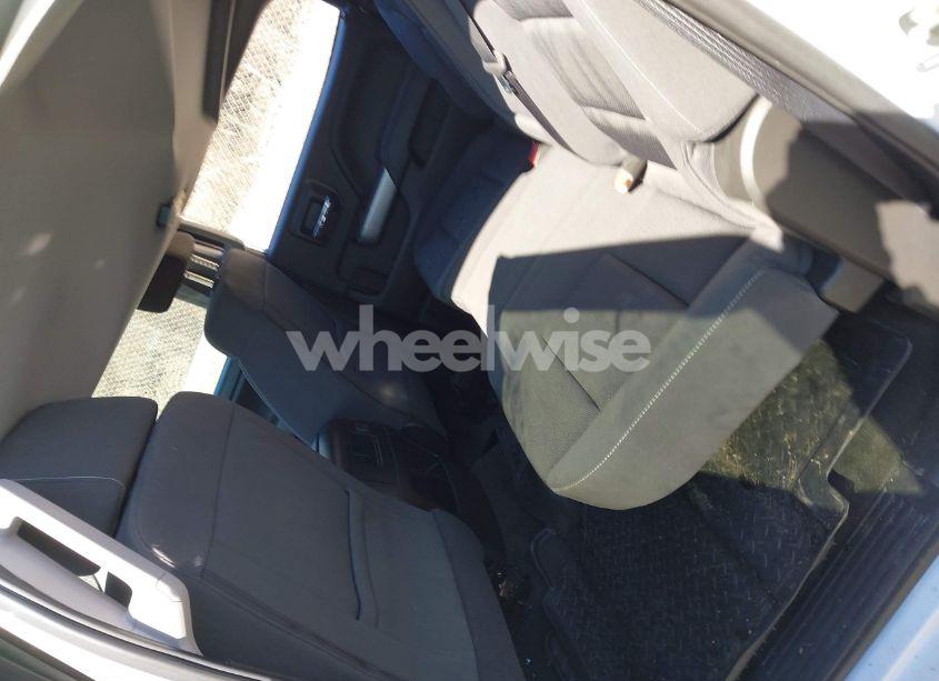 Photo 8 of 2018 Chevrolet Silverado 1500 2LT (VIN 3GCUKREC2JG220546)