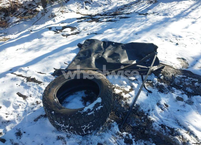 Photo 11 of 2018 Chevrolet Silverado 1500 2LT (VIN 3GCUKREC2JG234706)