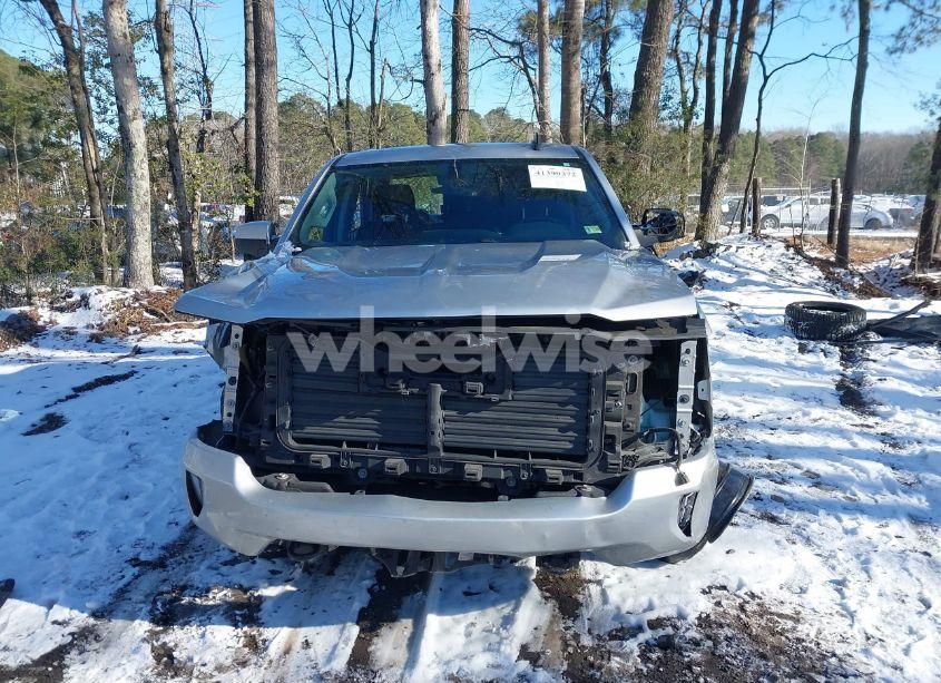 Photo 12 of 2018 Chevrolet Silverado 1500 2LT (VIN 3GCUKREC2JG234706)