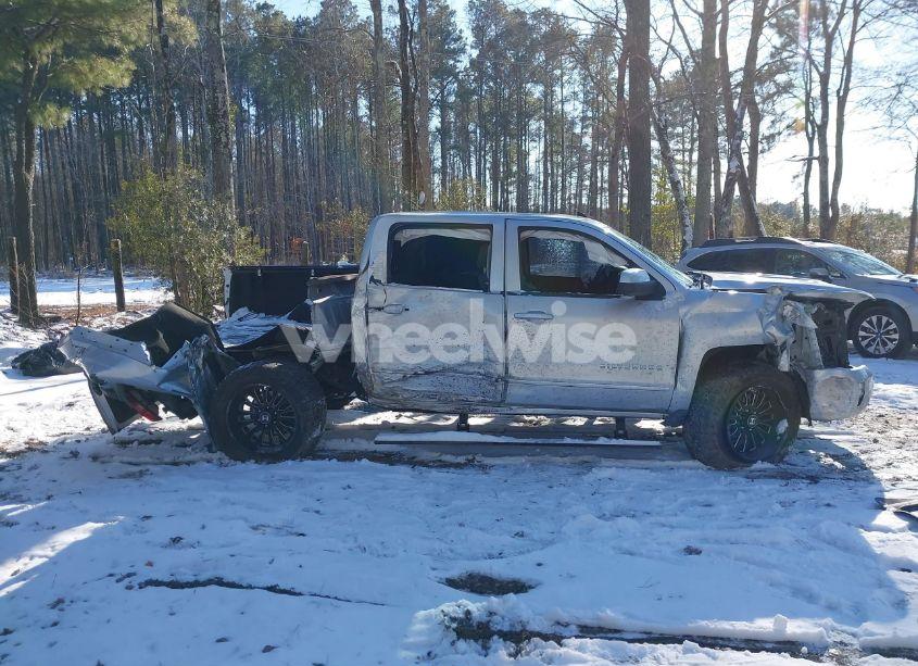 Photo 13 of 2018 Chevrolet Silverado 1500 2LT (VIN 3GCUKREC2JG234706)