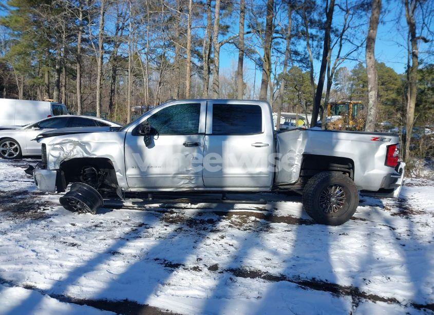 Photo 14 of 2018 Chevrolet Silverado 1500 2LT (VIN 3GCUKREC2JG234706)