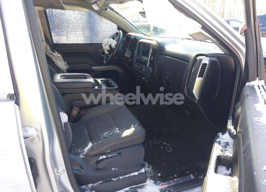 Photo 5 of 2018 Chevrolet Silverado 1500 2LT (VIN 3GCUKREC2JG234706)