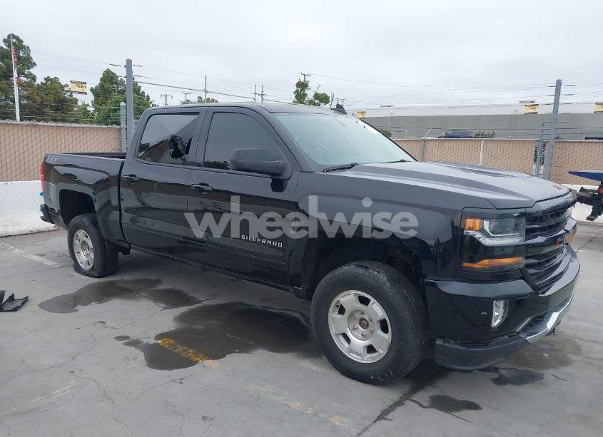 2018 Chevrolet Silverado 1500 2LT (VIN 3GCUKREC2JG237038) main photo