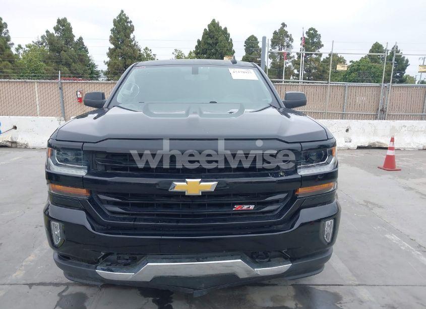 Photo 12 of 2018 Chevrolet Silverado 1500 2LT (VIN 3GCUKREC2JG237038)