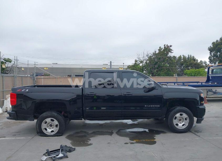 Photo 13 of 2018 Chevrolet Silverado 1500 2LT (VIN 3GCUKREC2JG237038)