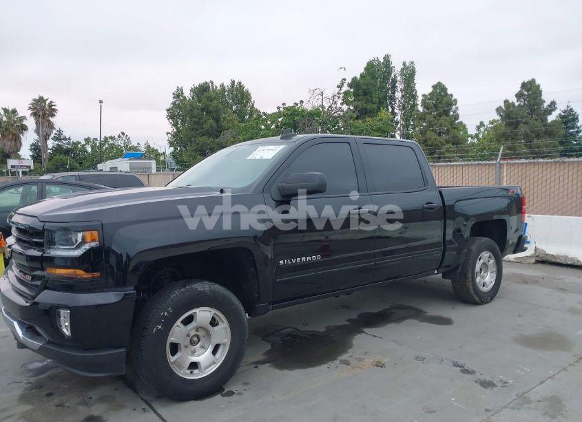 Photo 6 of 2018 Chevrolet Silverado 1500 2LT (VIN 3GCUKREC2JG237038)