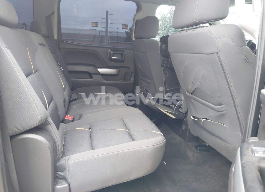 Photo 8 of 2018 Chevrolet Silverado 1500 2LT (VIN 3GCUKREC2JG237038)