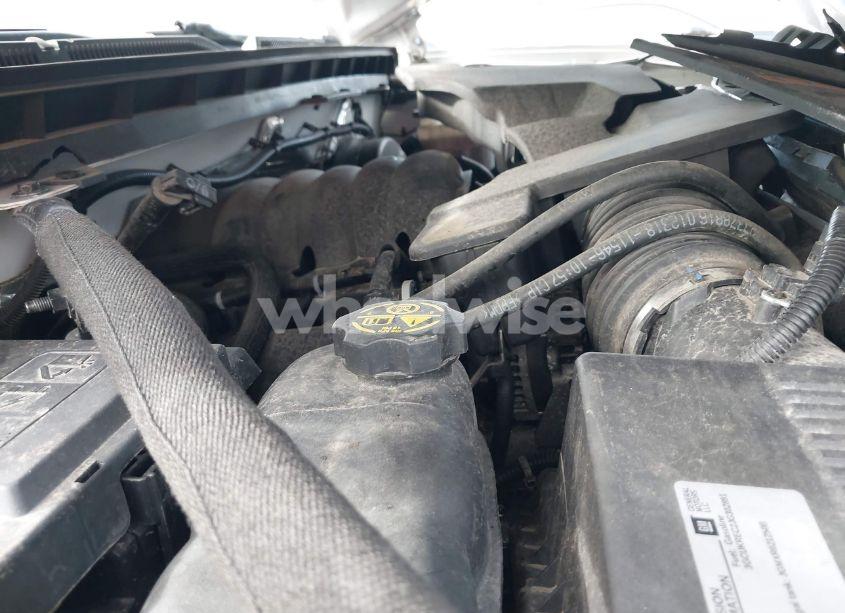 Photo 10 of 2018 Chevrolet Silverado 1500 2LT (VIN 3GCUKREC2JG302891)