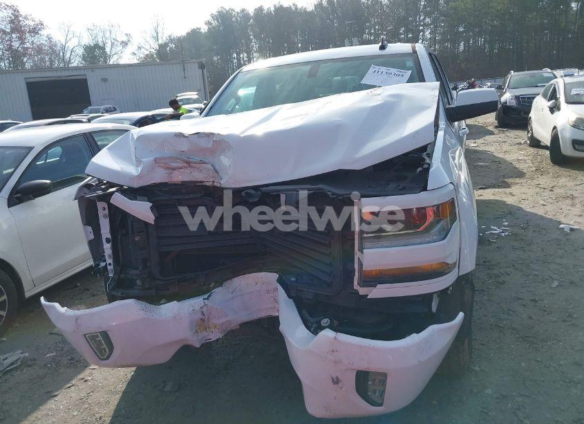 Photo 12 of 2018 Chevrolet Silverado 1500 2LT (VIN 3GCUKREC2JG302891)