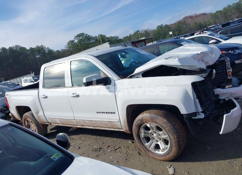Photo 13 of 2018 Chevrolet Silverado 1500 2LT (VIN 3GCUKREC2JG302891)
