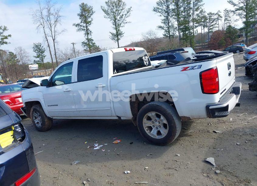 Photo 14 of 2018 Chevrolet Silverado 1500 2LT (VIN 3GCUKREC2JG302891)