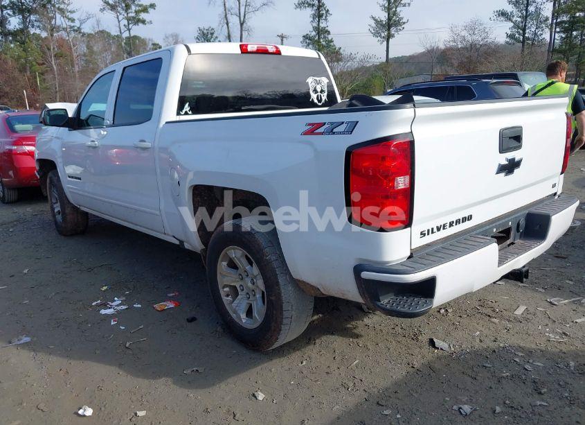 Photo 3 of 2018 Chevrolet Silverado 1500 2LT (VIN 3GCUKREC2JG302891)