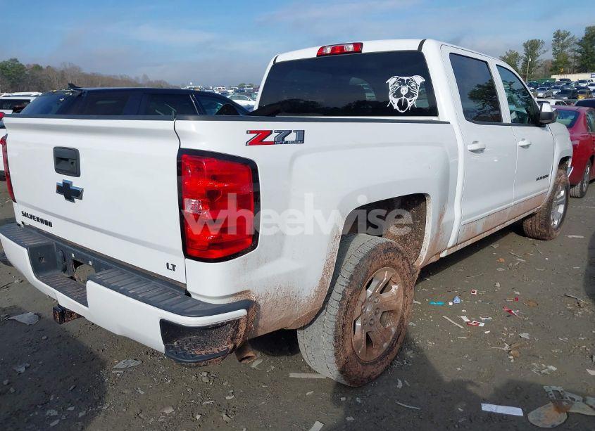 Photo 4 of 2018 Chevrolet Silverado 1500 2LT (VIN 3GCUKREC2JG302891)