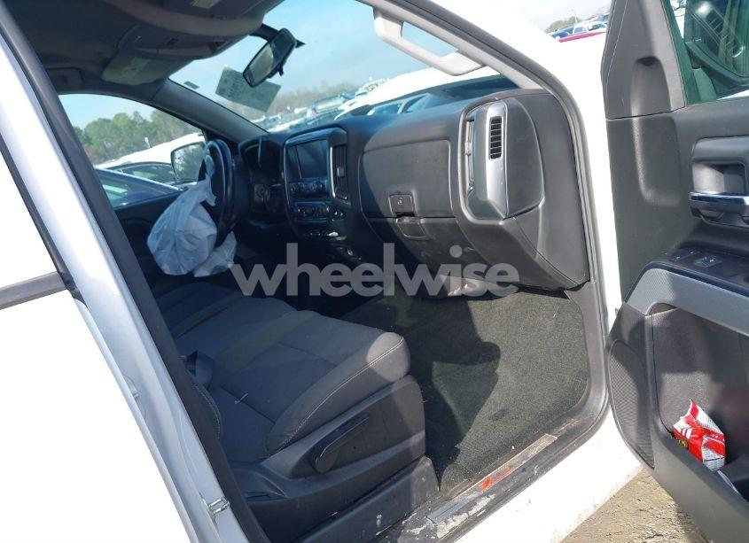 Photo 5 of 2018 Chevrolet Silverado 1500 2LT (VIN 3GCUKREC2JG302891)