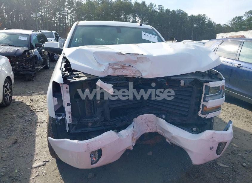 Photo 6 of 2018 Chevrolet Silverado 1500 2LT (VIN 3GCUKREC2JG302891)