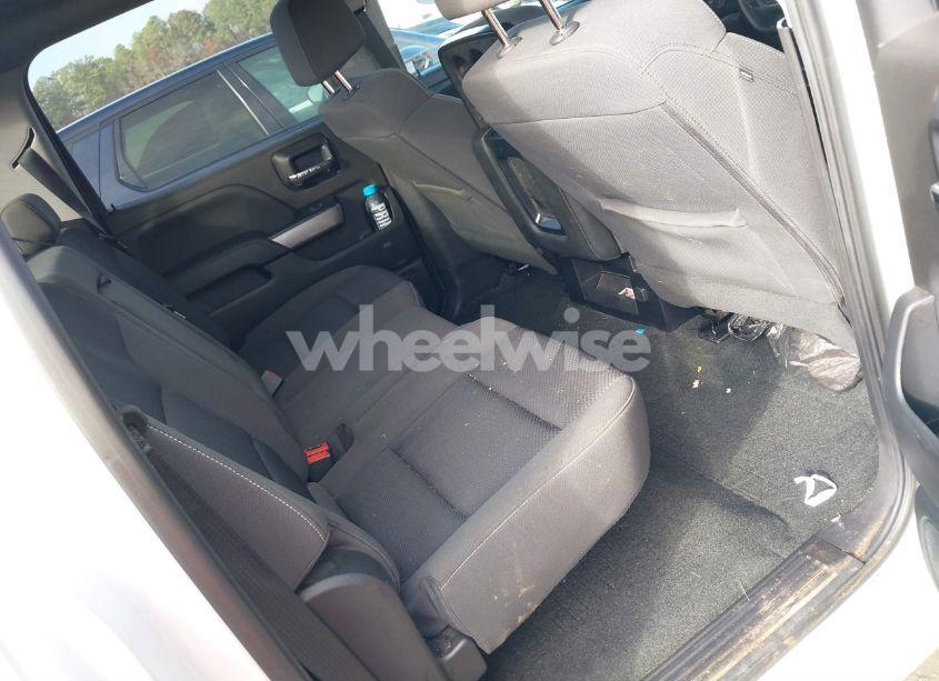 Photo 8 of 2018 Chevrolet Silverado 1500 2LT (VIN 3GCUKREC2JG302891)