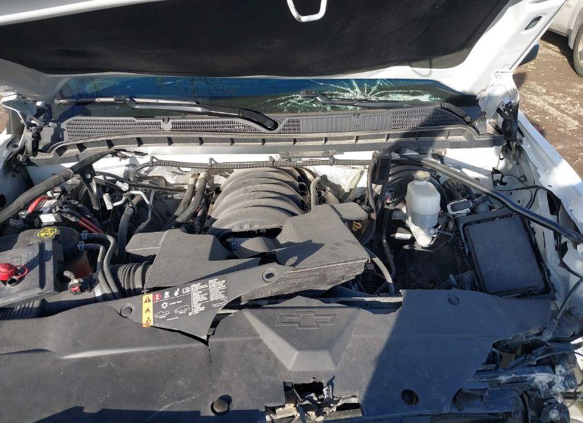 Photo 10 of 2018 Chevrolet Silverado 1500 2LT (VIN 3GCUKREC2JG323157)