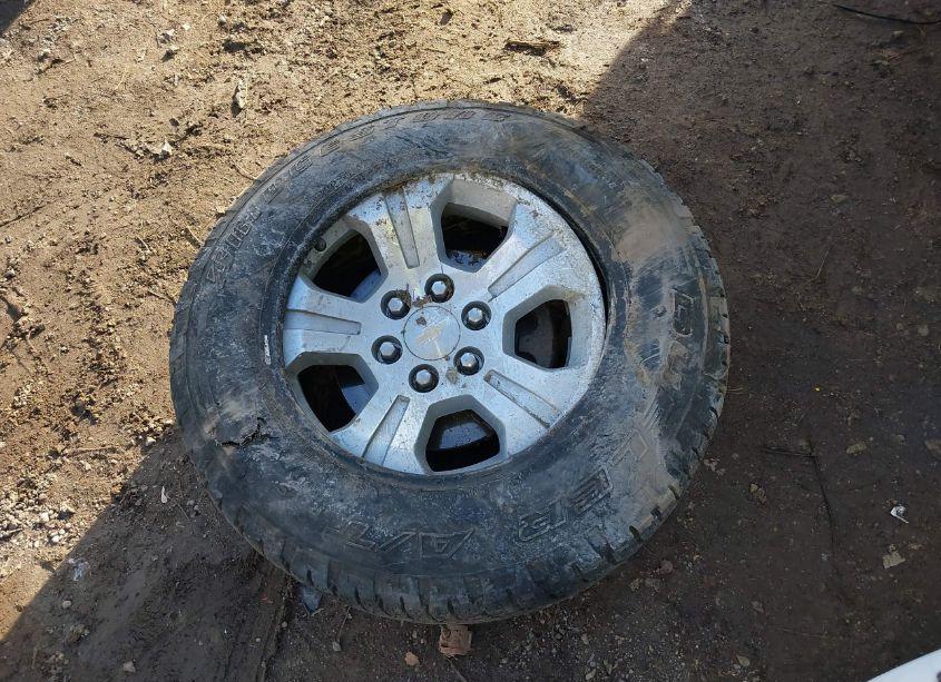 Photo 12 of 2018 Chevrolet Silverado 1500 2LT (VIN 3GCUKREC2JG323157)