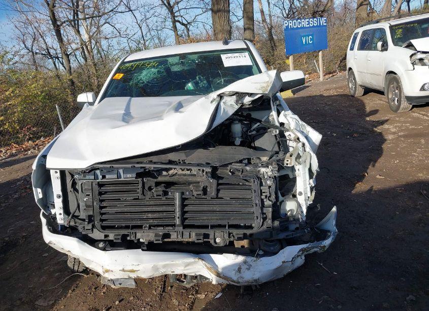 Photo 13 of 2018 Chevrolet Silverado 1500 2LT (VIN 3GCUKREC2JG323157)