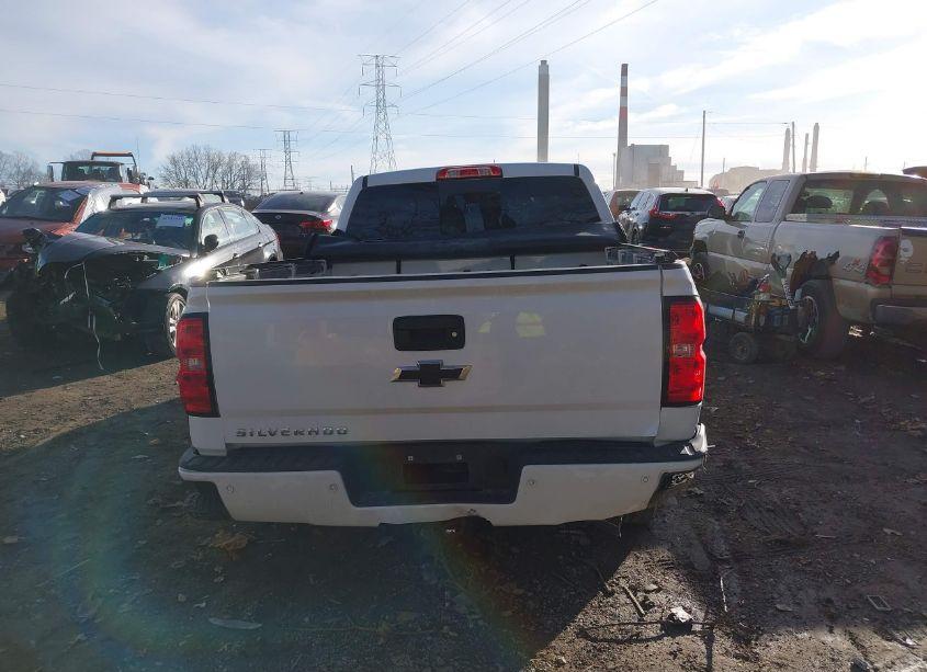 Photo 17 of 2018 Chevrolet Silverado 1500 2LT (VIN 3GCUKREC2JG323157)
