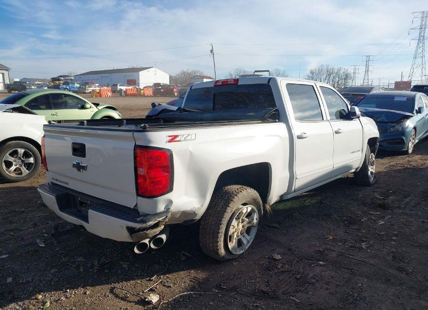 Photo 4 of 2018 Chevrolet Silverado 1500 2LT (VIN 3GCUKREC2JG323157)