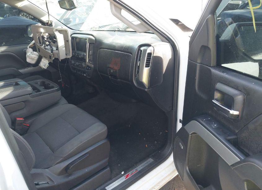 Photo 5 of 2018 Chevrolet Silverado 1500 2LT (VIN 3GCUKREC2JG323157)