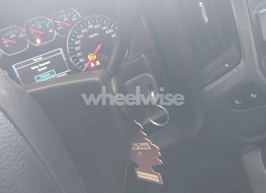 Photo 11 of 2018 Chevrolet Silverado 1500 2LT (VIN 3GCUKREC2JG345157)