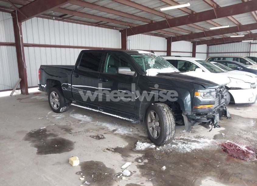 Photo 14 of 2018 Chevrolet Silverado 1500 2LT (VIN 3GCUKREC2JG345157)