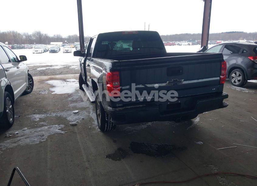 Photo 3 of 2018 Chevrolet Silverado 1500 2LT (VIN 3GCUKREC2JG345157)