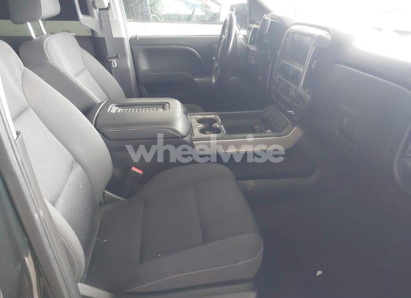 Photo 5 of 2018 Chevrolet Silverado 1500 2LT (VIN 3GCUKREC2JG345157)