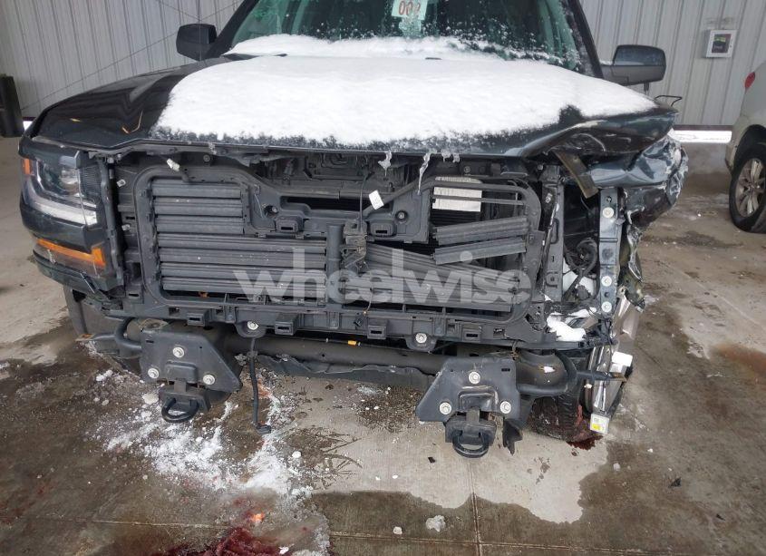 Photo 6 of 2018 Chevrolet Silverado 1500 2LT (VIN 3GCUKREC2JG345157)