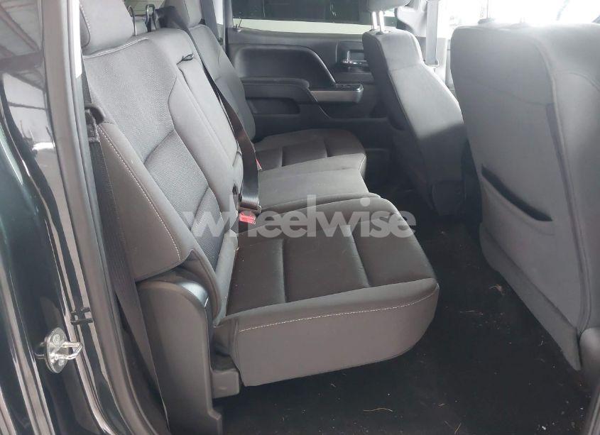 Photo 8 of 2018 Chevrolet Silverado 1500 2LT (VIN 3GCUKREC2JG345157)