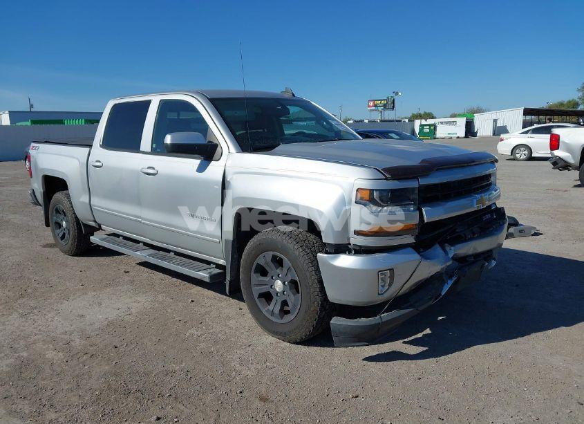2018 Chevrolet Silverado 1500 2LT (VIN 3GCUKREC2JG394519) main photo