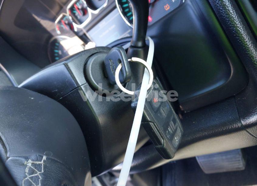 Photo 11 of 2018 Chevrolet Silverado 1500 2LT (VIN 3GCUKREC2JG394519)