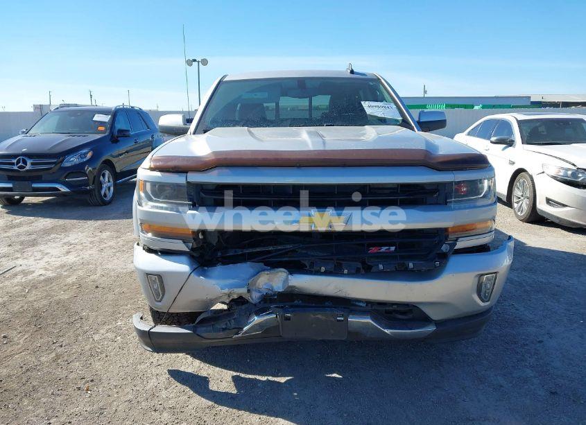 Photo 12 of 2018 Chevrolet Silverado 1500 2LT (VIN 3GCUKREC2JG394519)