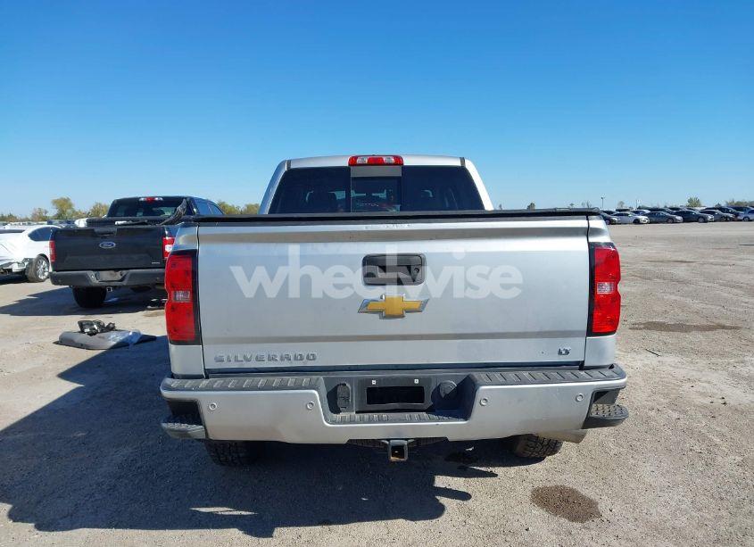 Photo 16 of 2018 Chevrolet Silverado 1500 2LT (VIN 3GCUKREC2JG394519)