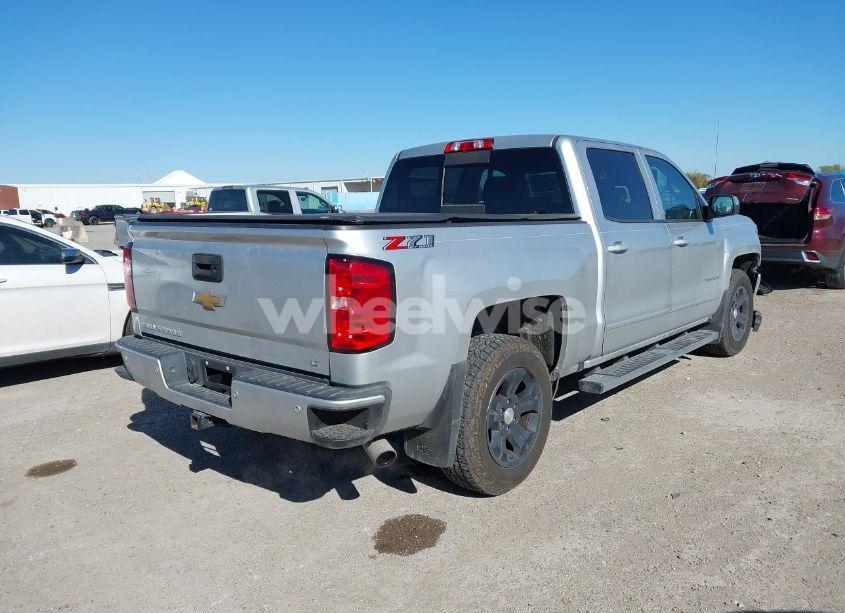 Photo 4 of 2018 Chevrolet Silverado 1500 2LT (VIN 3GCUKREC2JG394519)
