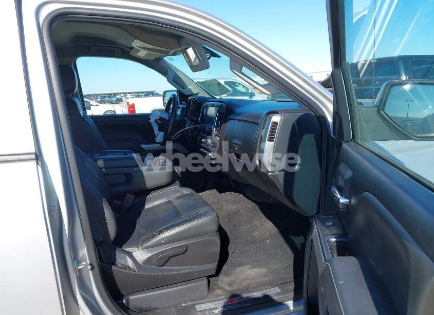 Photo 5 of 2018 Chevrolet Silverado 1500 2LT (VIN 3GCUKREC2JG394519)