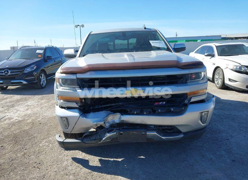 Photo 6 of 2018 Chevrolet Silverado 1500 2LT (VIN 3GCUKREC2JG394519)