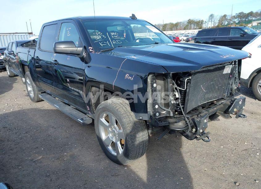 2018 Chevrolet Silverado 1500 2LT (VIN 3GCUKREC2JG415045) main photo