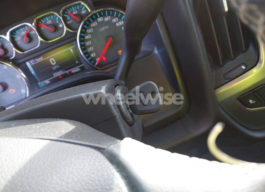 Photo 11 of 2018 Chevrolet Silverado 1500 2LT (VIN 3GCUKREC2JG415045)